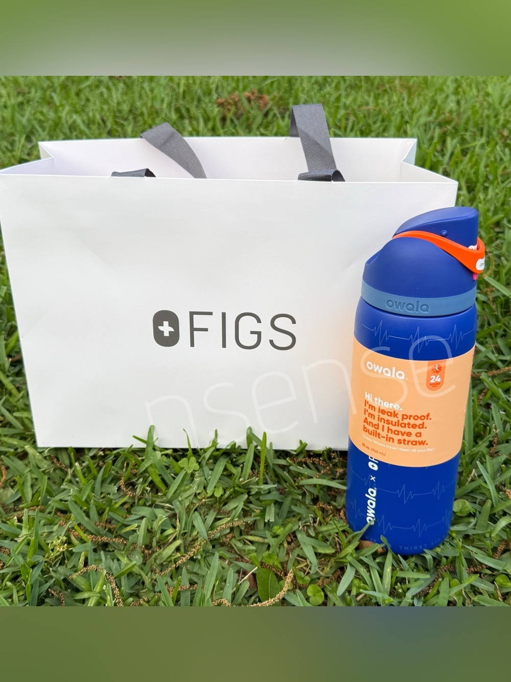Figs I Owala FreeSip Deep Royal Blue Waterbottle - Picture 6 of 14